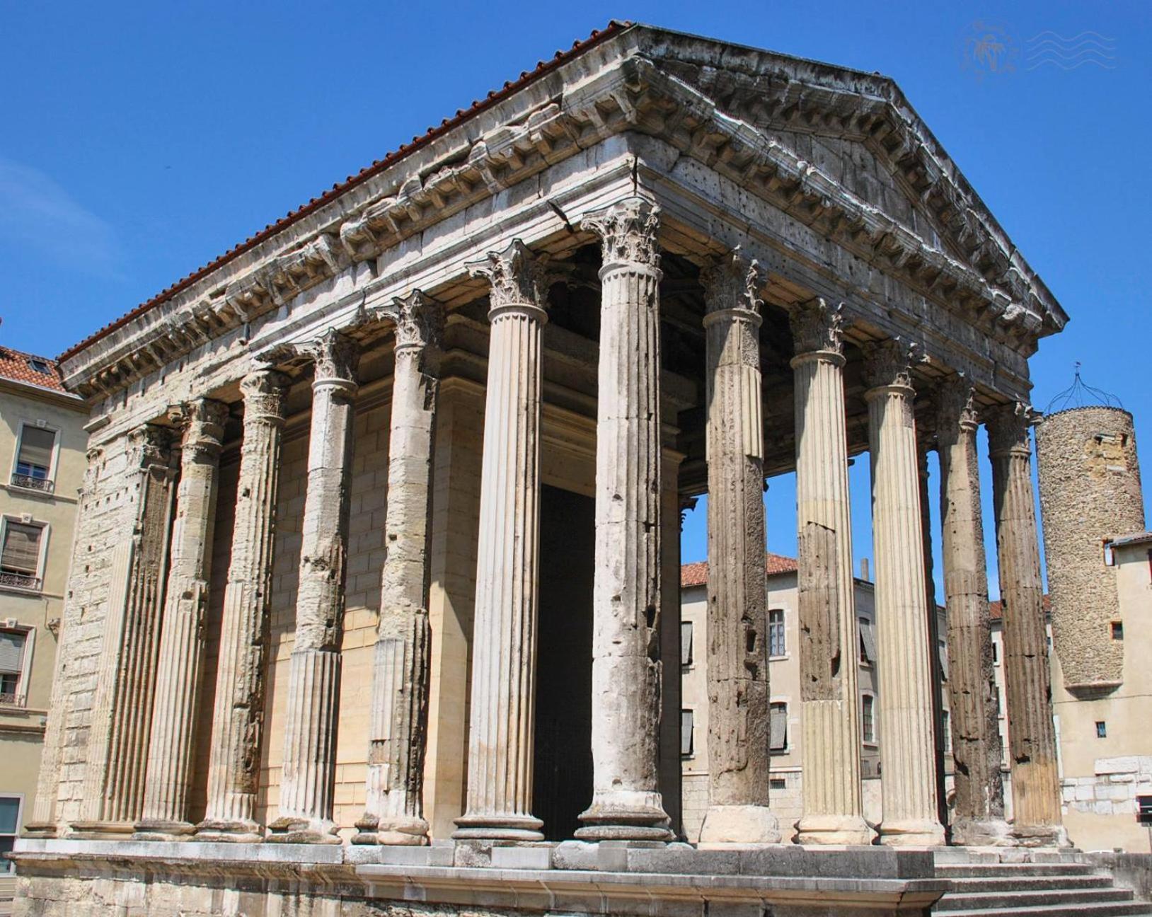 Cosylocation - Vue Theatre Antique/jardin De Cybele